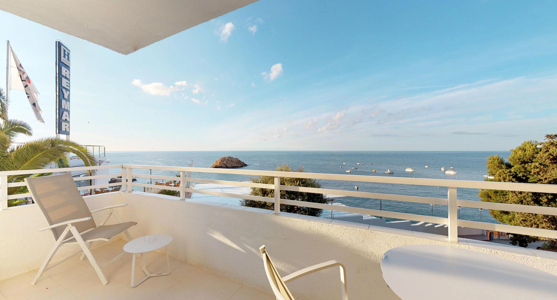 Enjoy a luxury holiday <br/> on the Costa Brava